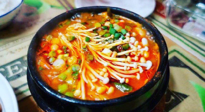 Bật mí cách nấu canh kim chi nấm ngon – ngọt chuẩn Hàn Quốc